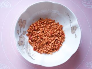 8、玉米面红枣包,搅拌均匀备用。