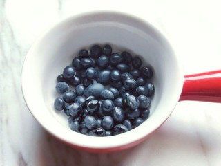 1、腊八节-腊八粥,黑豆称重。