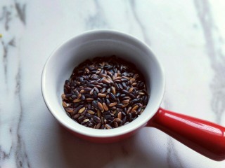 11、腊八节-腊八粥,雪糯米称重。