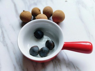 14、腊八节-腊八粥,桂圆去皮。