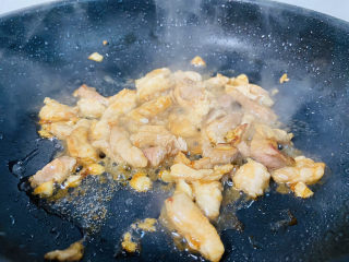 11、芹菜炒胡萝卜,翻炒至变色