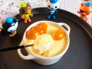 17、鸡蛋牛奶布丁,来个特写看看，组织细腻，嫩滑，香甜适宜~