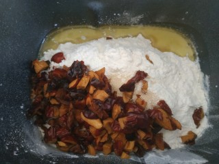 10、红枣面包,加入红枣碎