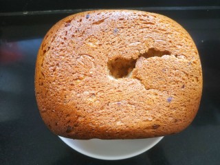 14、红枣面包,从面包桶倒出土司面包