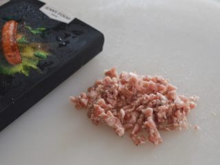 4、珍馐紫薯烧麦,珍妮香肠切碎