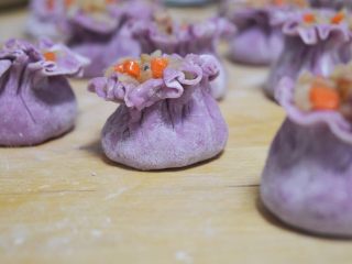 17、珍馐紫薯烧麦,依次做好生坯