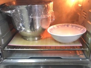 15、红枣全麦面包+小麦预拌粉版,烤箱发酵档，旁边放一碗热水，发酵60分钟。