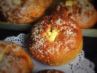 26、红枣全麦面包+小麦预拌粉版,麦香口感的面包就完成了。