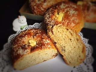 27、红枣全麦面包+小麦预拌粉版,切开品尝，口感很棒，几种味道混合真的不错。