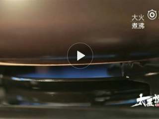 4、暖宫乌鸡汤,大火煮沸