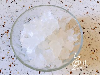 3、山楂球,冰糖称重