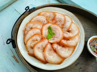 20、家常好菜~酱卤肘子,配上自己喜爱的蘸水太美味了