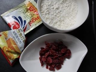 1、蔓越莓发糕,准备的材料