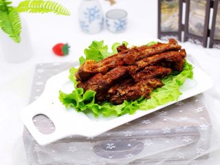 21、烧烤风味烤羊排,手撕也可以，用刀切也可以，根据个人习惯，我要开吃咯。