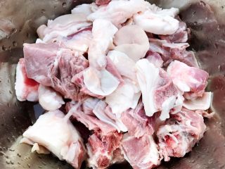 3、冬季暖身——萝卜焖羊腩,羊腩斩块