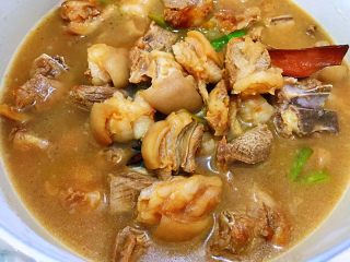 14、冬季暖身——萝卜焖羊腩,转入炖锅里加清水大火煮开后转小火焖40分钟