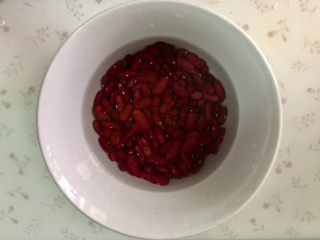 2、西安+甑糕,红腰豆洗净，浸泡24小时。