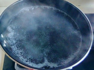 9、虾皮猪肉馄饨,大火烧一锅水