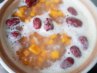 14、红枣南瓜粥,大火烧开。