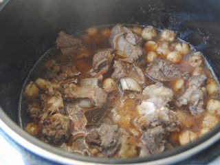 12、莲子炖牛排,排气开盖即可