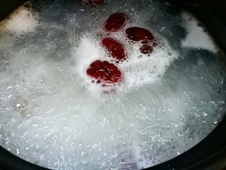 12、香香糯糯～山药豆养生粥,搅拌一下 煮开后