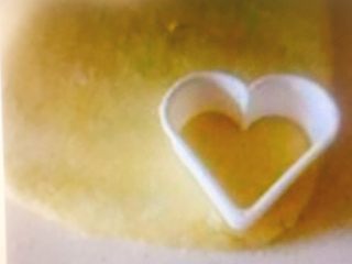 9、全麦司康~超简单无油低脂版,也可以用自己喜欢的模具压出花型~