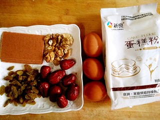 1、坚果无水蛋糕,准备食材。