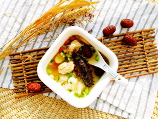 16、海参土鸡汤 大寒补气血,冬夜里的一碗汤，温暖你的心，温暖你的胃，健脾益气又能养血滋阴，提升机体免疫力。