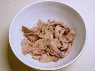 8、韭菜炒猪肝,捞出备用