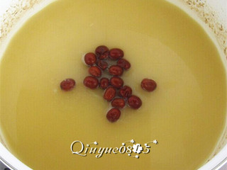 5、藜麦杂粮小米粥,放几粒小枣，焖5分钟