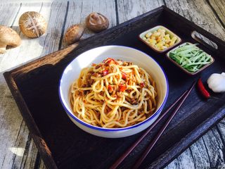 16、#一碗面条# 肉末香菇酱拌面,成品图