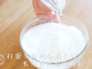 13、18m+红枣糕（宝宝辅食）,打蛋器头提起会有长勾，长勾自然弯曲对折，这样的状态就是上面说的湿性发泡了~