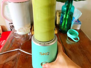 13、健康饮食之芹菜芦笋黄瓜汁,按下开关，一分钟！