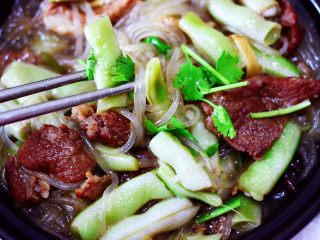 15、芸豆肉片炖粉条,好吃到没有朋友，老公一口气吃了一大碗。