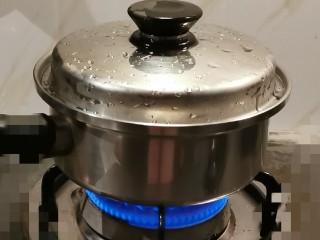 12、银耳莲子红枣汤,大火煮开转小火慢炖