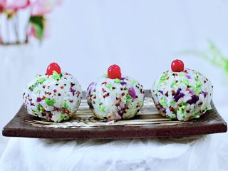 18、黎麦紫甘蓝时蔬饭团,成品一