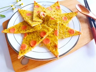 13、春季补钙食谱-虾皮火腿饼,出锅切成小三角摆盘即可