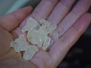 5、暖心年糕陈皮红豆汤,我大概加了这么多的冰糖。甜度随喜好调整。