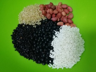 7、红枣黑米粥,再加些糯米，有补虚、补血、健脾暖胃，温和的滋补品。