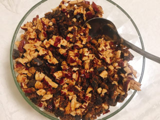 10、红枣红糖馒头,红枣和红糖拌匀