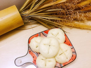 17、红枣红糖馒头,大火蒸15分钟即可。