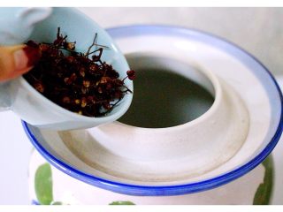 5、绿色美食+自制酸豆角,再加入花椒