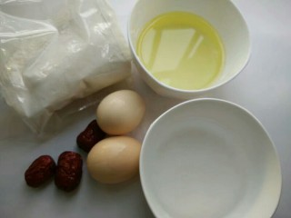 1、红枣马芬蛋糕,准备食材。