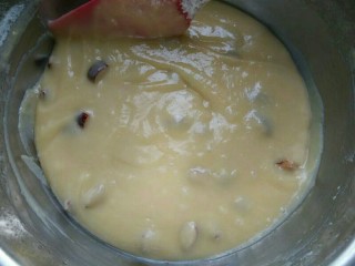 10、红枣马芬蛋糕,搅匀静置3分钟。