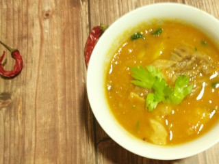 13、西红柿炖牛腩,汤汁浓稠,牛肉还有弹性。