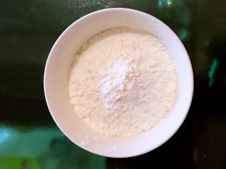 6、藕丁虾饼,玉米淀粉