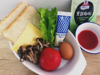 1、鸡蛋芝士全麦三明治,主要食材。