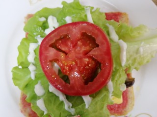 13、鸡蛋芝士全麦三明治,放一片番茄。