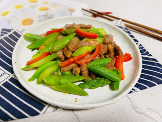 18、芦笋炒肉片,色香味俱全！