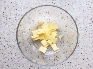 2、红糖饼干,黄油切块，无需软化；